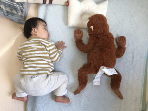 【医師解説】赤ちゃんがすぐ起きるのはなぜ？寝相が悪いのは眠りが浅いから？