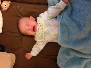 ママも休みたい！夜泣きはどのくらい放置していい？具体的な方法を解説