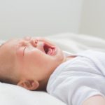 【保育士解説】新生児も夜泣きするの?夜に泣く理由とひどい際の対処法