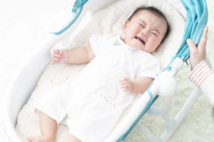 【医師解説】背中スイッチの攻略法とは？モロー反射との関係を理解しよう