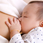 母乳の質は赤ちゃんの眠りに影響あり!気をつけたい授乳期の食事とは