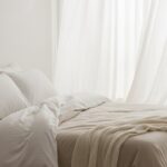 大人の理想の睡眠時間は何時間？年代別の目安と質を高めるコツ