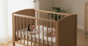 赤ちゃんの寝返りでうつぶせ寝に！SIDS・窒息リスクと月齢別の安全対策【完全ガイド】